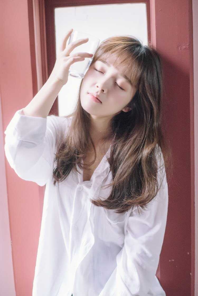 最新宅男女神私房酥胸长裙小清新少女图集