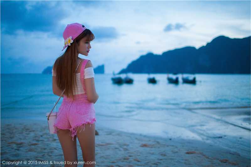 精选爱蜜社宅男女神LalaBaby啦啦旅拍小露性感图册