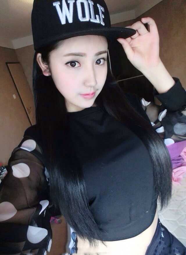 最新宅男女神戴予桐性感大胸照图集