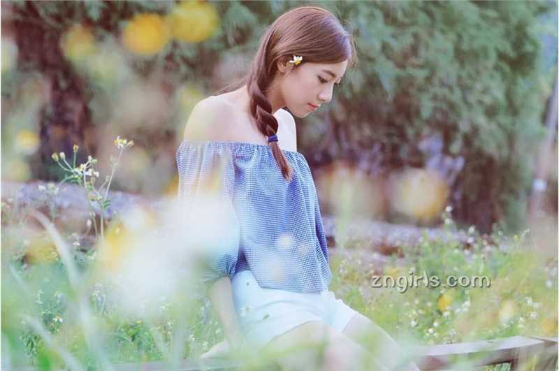 高清美女幼师晴晴旗袍私房照酥胸诱人图册