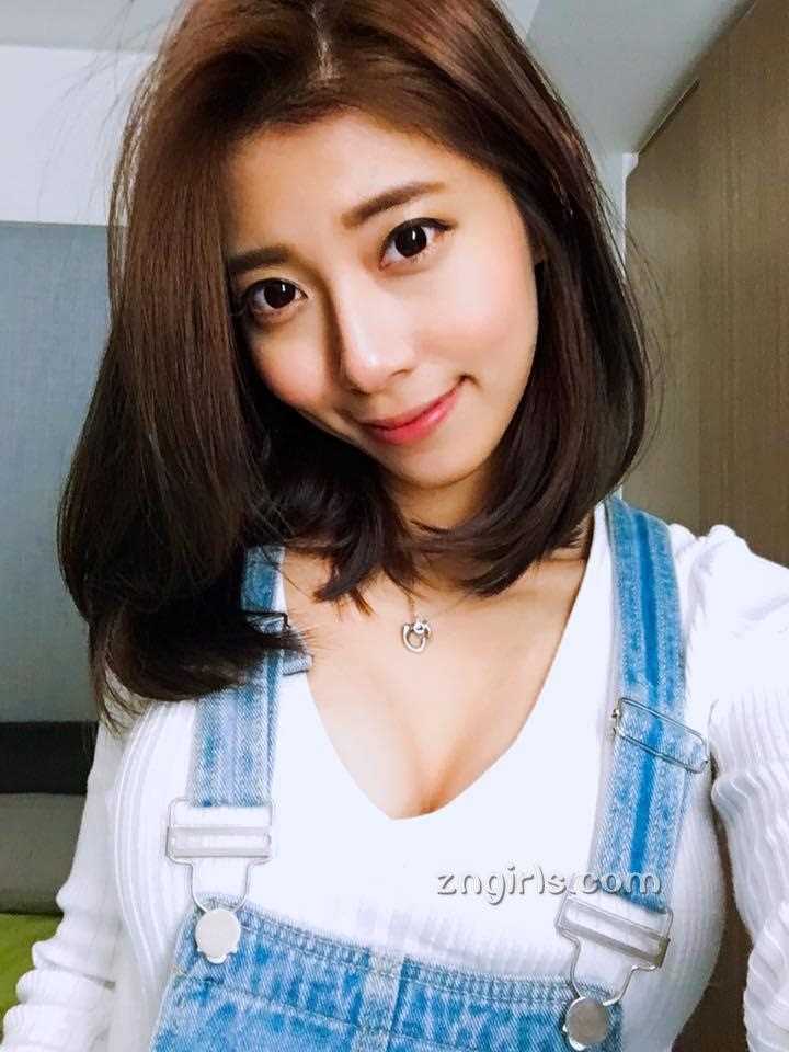 高清美女幼师晴晴旗袍私房照酥胸诱人图册