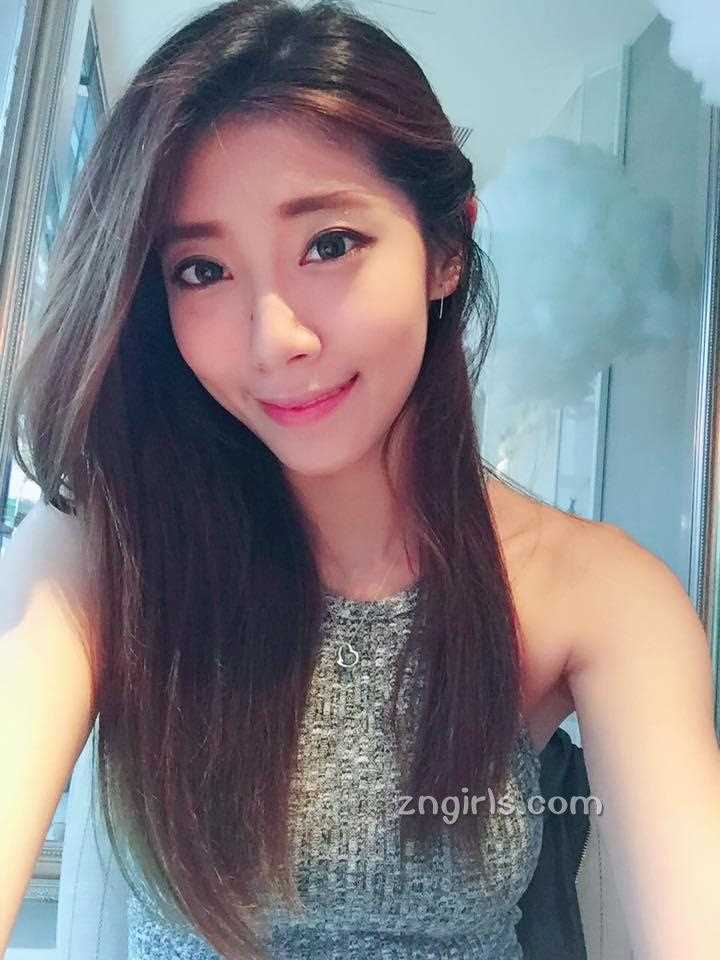 高清美女幼师晴晴旗袍私房照酥胸诱人图册