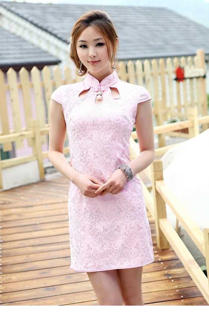 精选长腿美女模特性感旗袍高清照图册