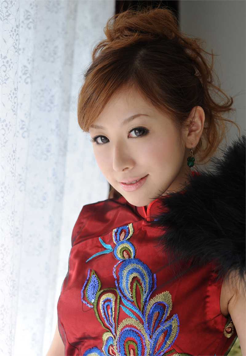 最新日本性感旗袍美女私房秀大长腿壁纸