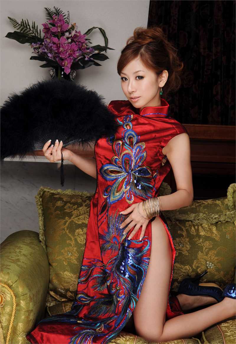 最新日本性感旗袍美女私房秀大长腿壁纸