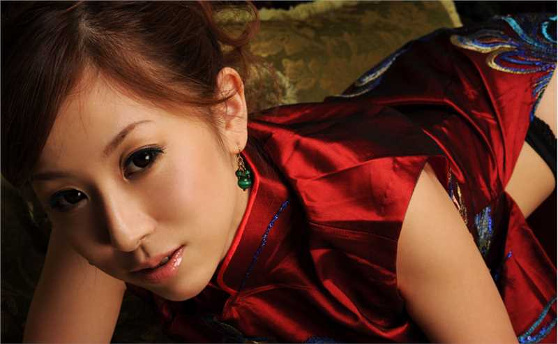 最新日本性感旗袍美女私房秀大长腿壁纸