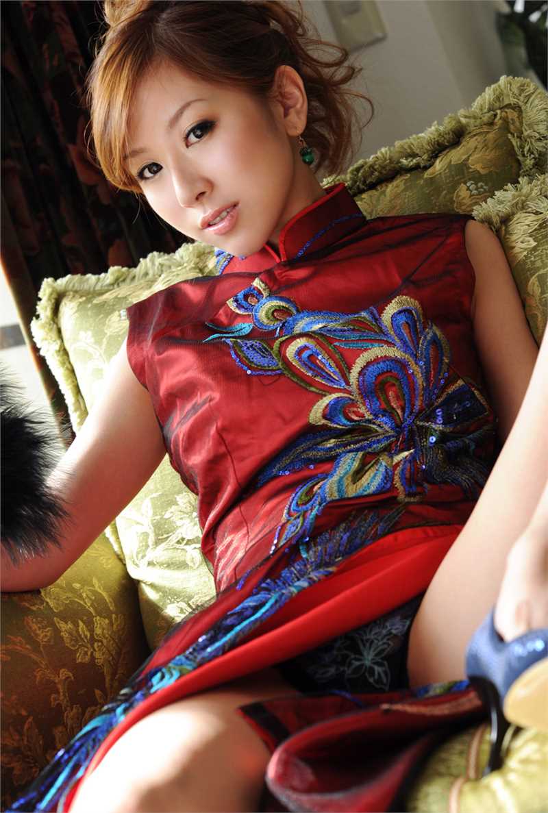 最新日本性感旗袍美女私房秀大长腿壁纸