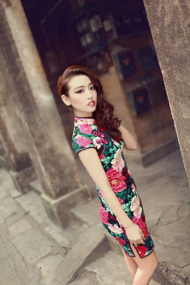 高清性感红唇旗袍美女高清图集