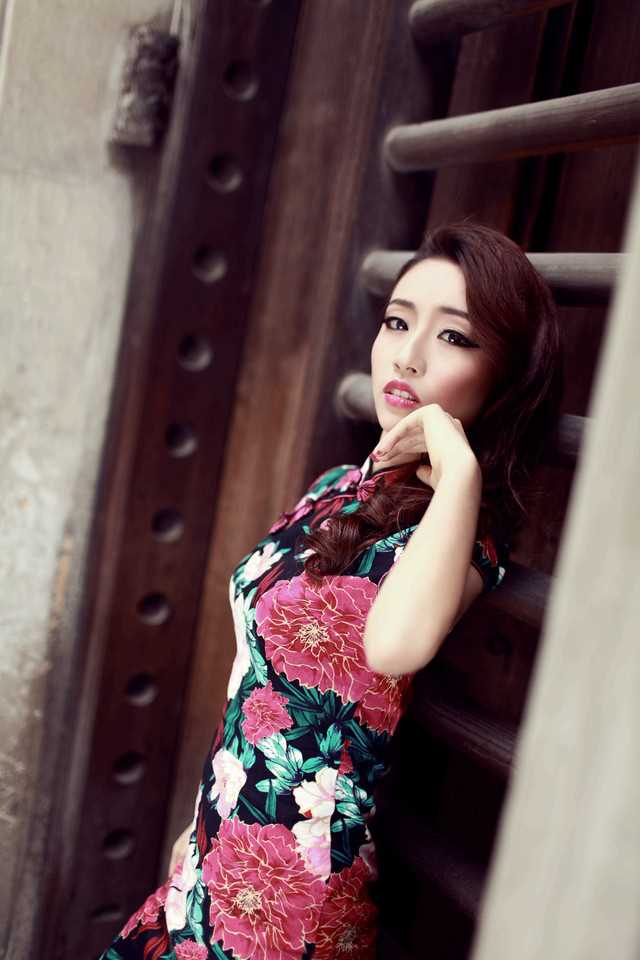 高清性感红唇旗袍美女高清图集