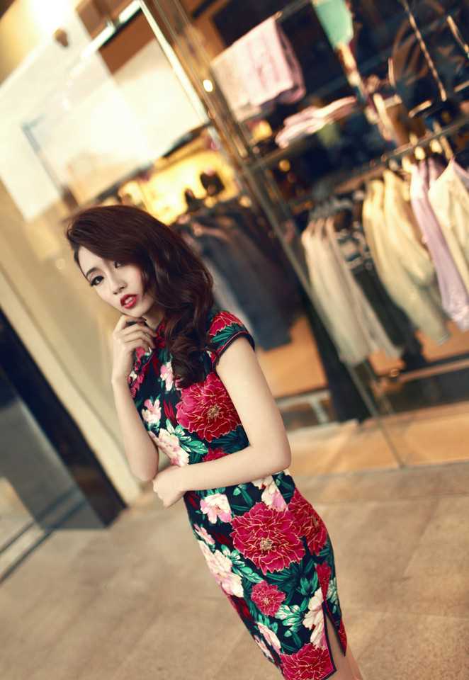 高清性感红唇旗袍美女高清图集