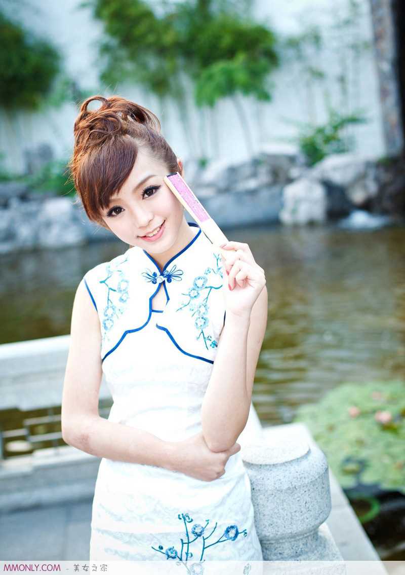 优质中国古典美女黄诗思户外唯美旗袍相册