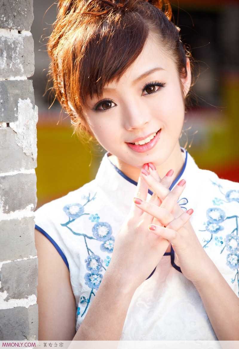 优质中国古典美女黄诗思户外唯美旗袍相册