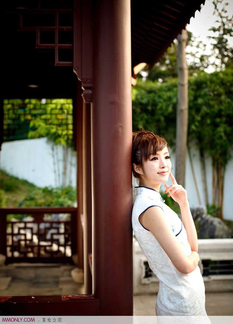 优质中国古典美女黄诗思户外唯美旗袍相册