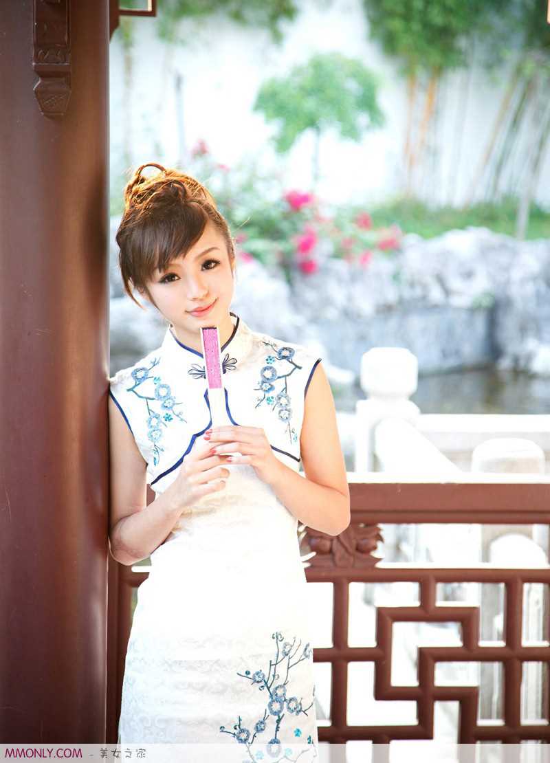 优质中国古典美女黄诗思户外唯美旗袍相册