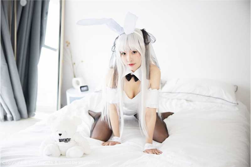 高清cosplay美女黑丝脚诱惑弯腰不小心被看到胸图片图集