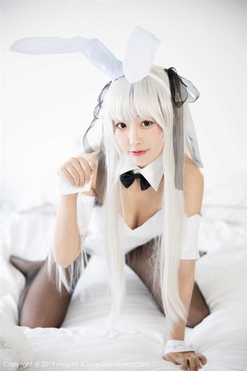高清cosplay美女黑丝脚诱惑弯腰不小心被看到胸图片图集