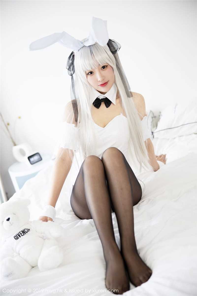 高清cosplay美女黑丝脚诱惑弯腰不小心被看到胸图片图集