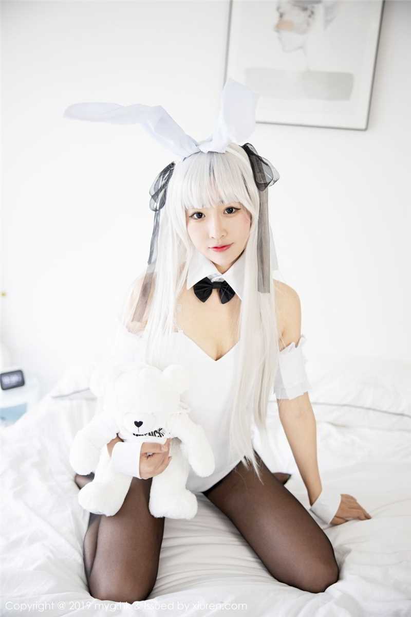 高清cosplay美女黑丝脚诱惑弯腰不小心被看到胸图片图集