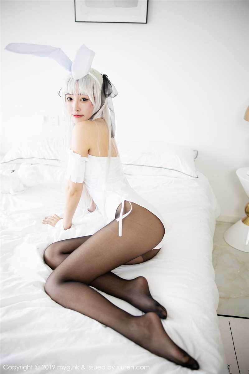 高清cosplay美女黑丝脚诱惑弯腰不小心被看到胸图片图集