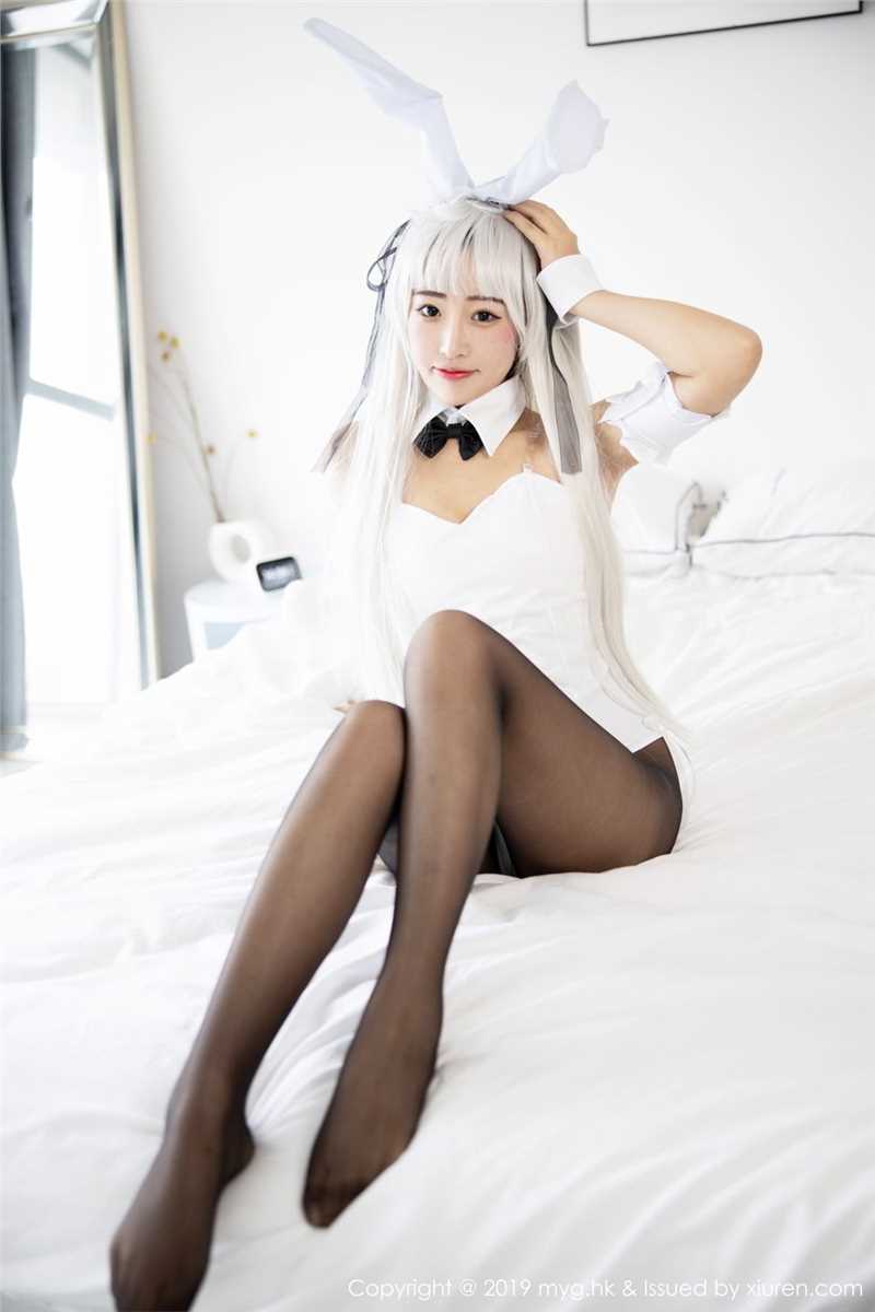 高清cosplay美女黑丝脚诱惑弯腰不小心被看到胸图片图集