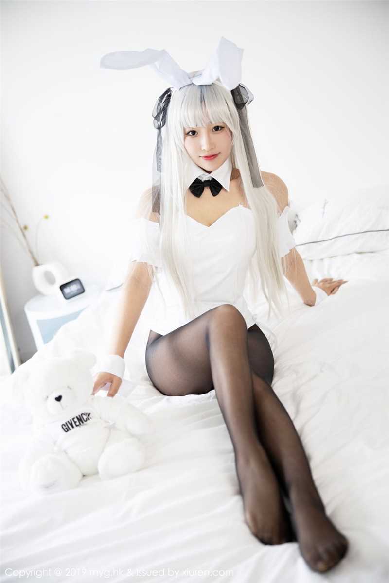 高清cosplay美女黑丝脚诱惑弯腰不小心被看到胸图片图集