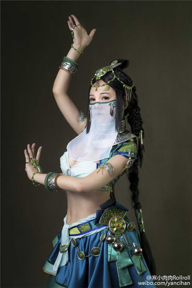 美女Coser寒小肉肉角色扮演