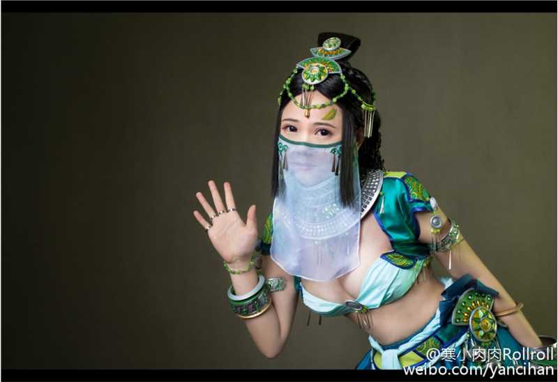 美女Coser寒小肉肉角色扮演