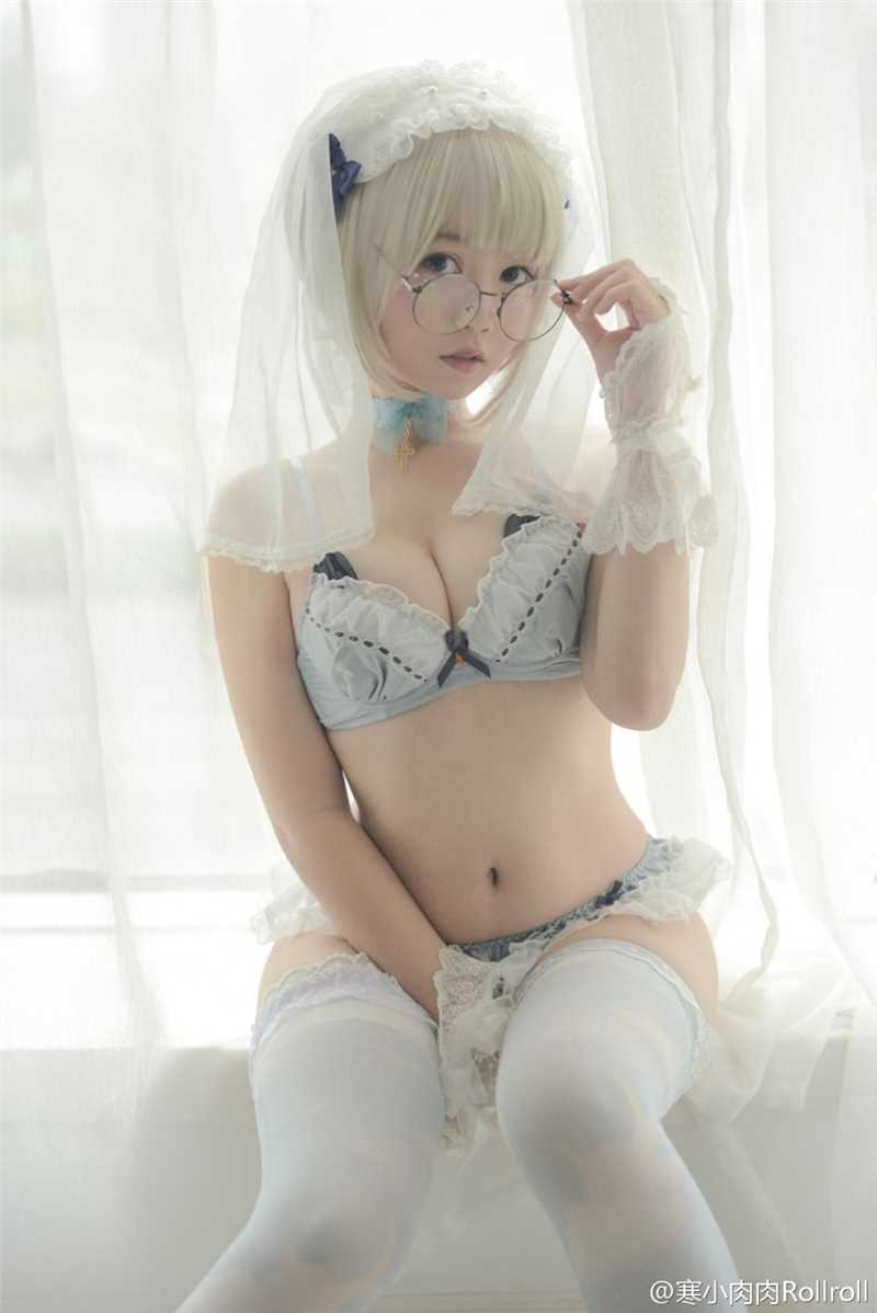 美女Coser寒小肉肉角色扮演