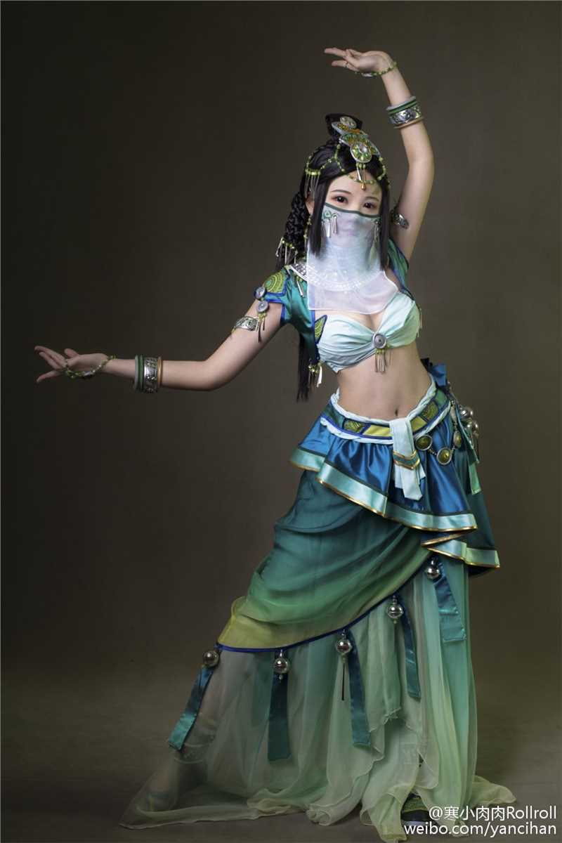 美女Coser寒小肉肉角色扮演