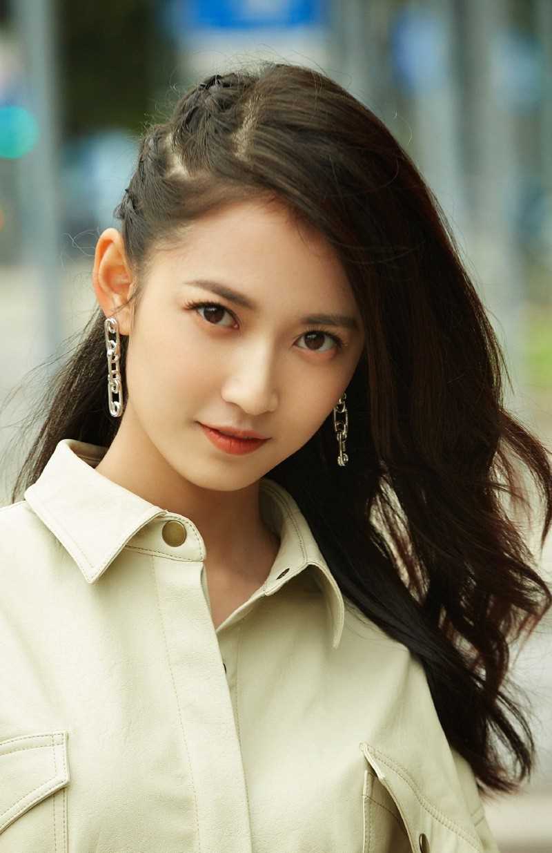 帅气御姐陈钰琪甜美迷人街头时尚养眼图片