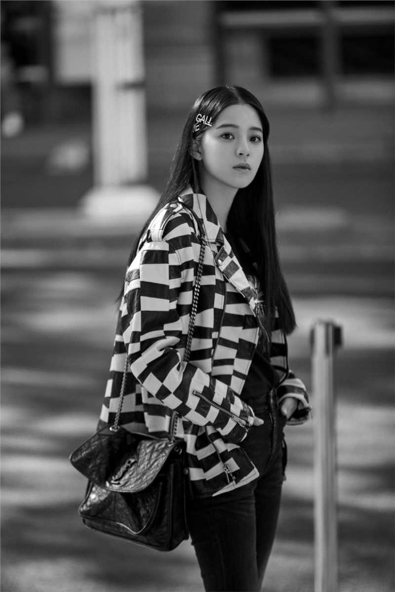 特别专辑忧郁气质少女欧阳娜娜巴黎街头时尚明星图片图片