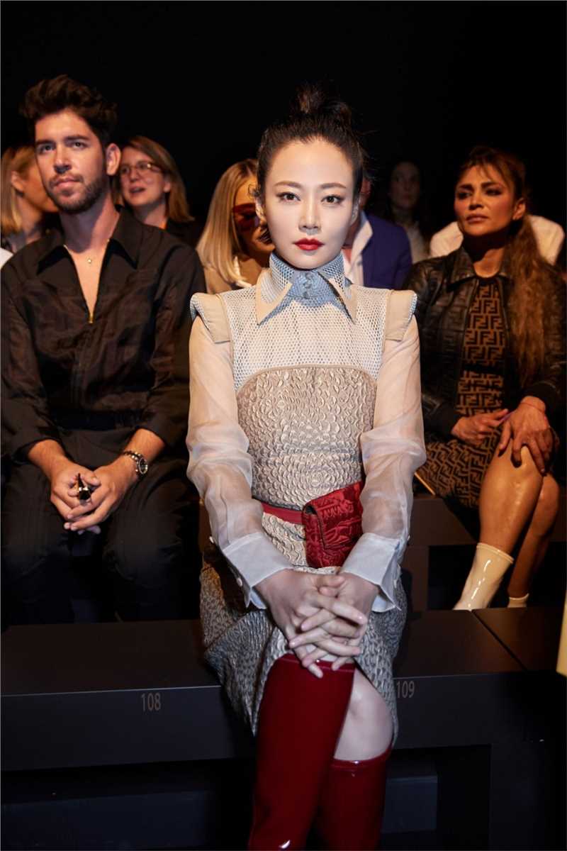 优质成熟迷人美女谭卓时尚秀女王气质明星图片相册