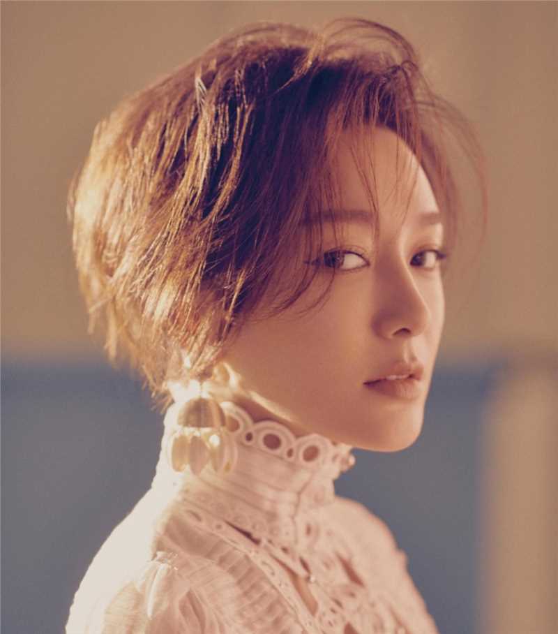 成熟美女秦岚优雅风流名媛时尚服饰明星图片