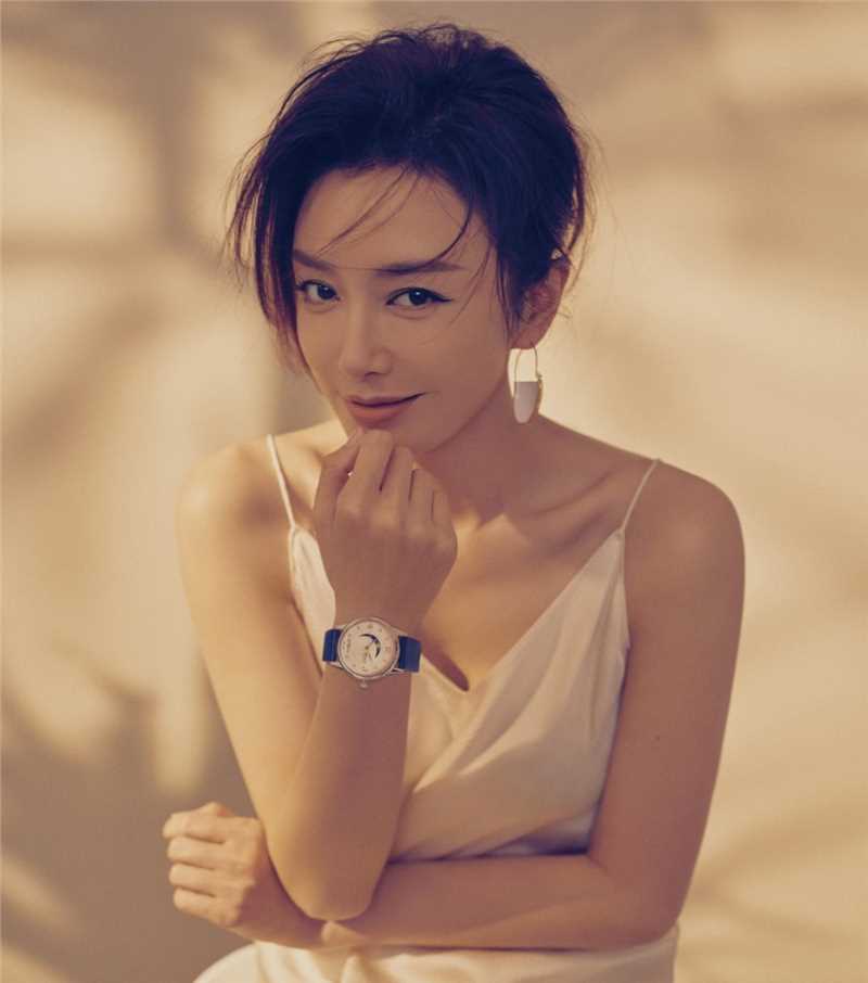 成熟美女秦岚优雅风流名媛时尚服饰明星图片