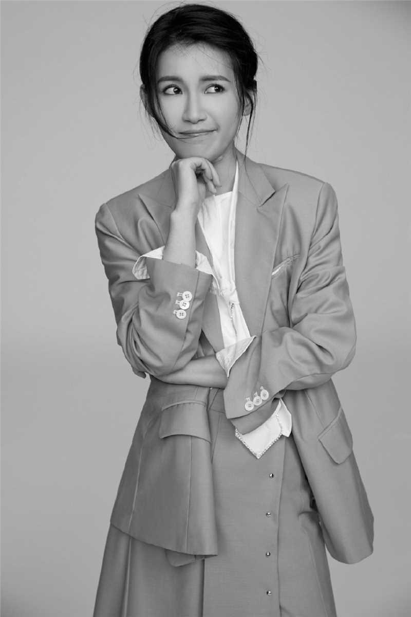 时尚商务风格美女苏青文艺复古个人艺术照图片