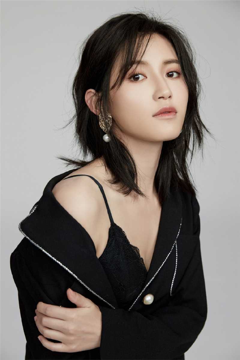 时尚商务风格美女苏青文艺复古个人艺术照图片