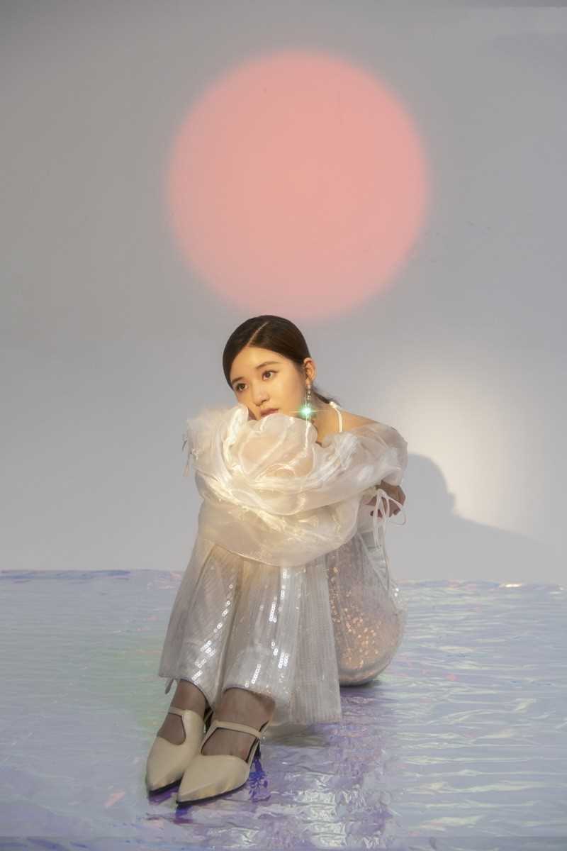 时尚背头美女赵露思冷艳迷人个人图片