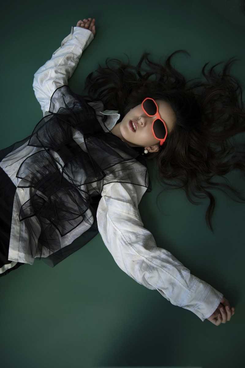 时尚背头美女赵露思冷艳迷人个人图片