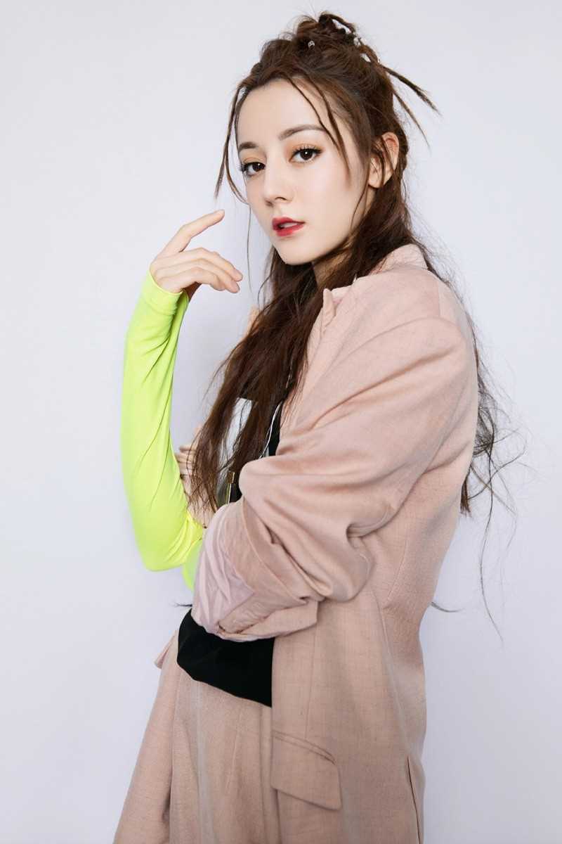 时尚美女迪丽热巴帅气御姐舞台闪亮明星图片