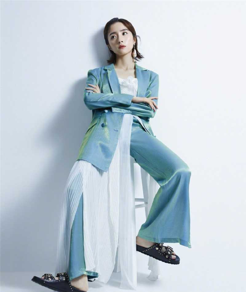 优质时尚冷艳美女胡冰卿现代服饰杂志图片相册