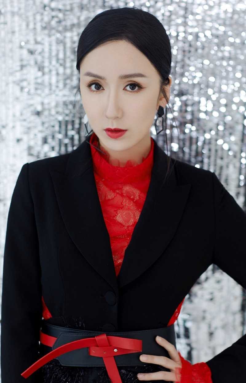 最全干练美女娄艺潇时尚西装个人写真图片壁纸