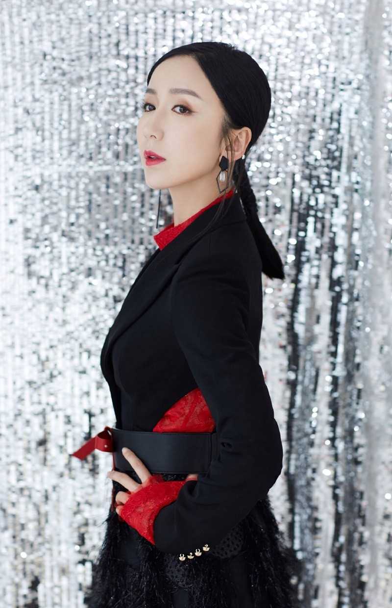 最全干练美女娄艺潇时尚西装个人写真图片壁纸