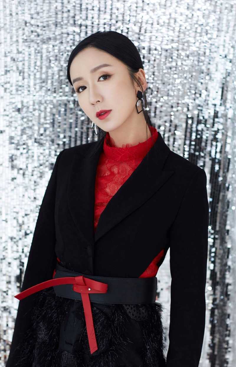 最全干练美女娄艺潇时尚西装个人写真图片壁纸