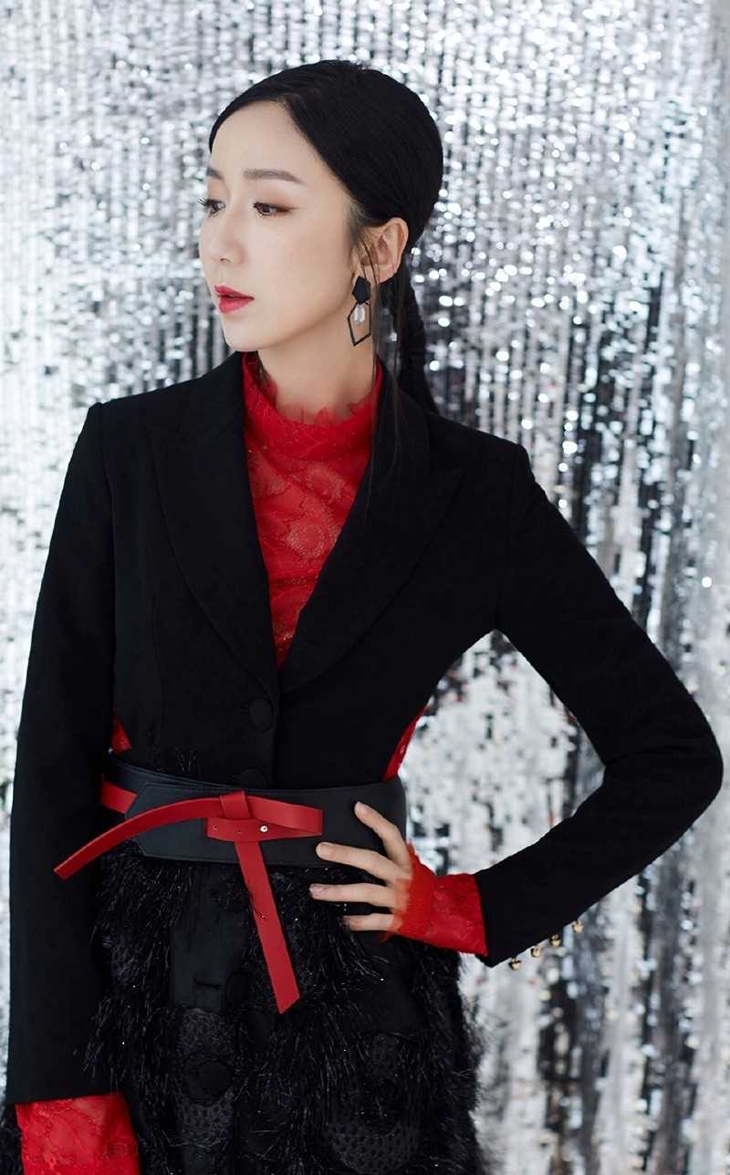 最全干练美女娄艺潇时尚西装个人写真图片壁纸