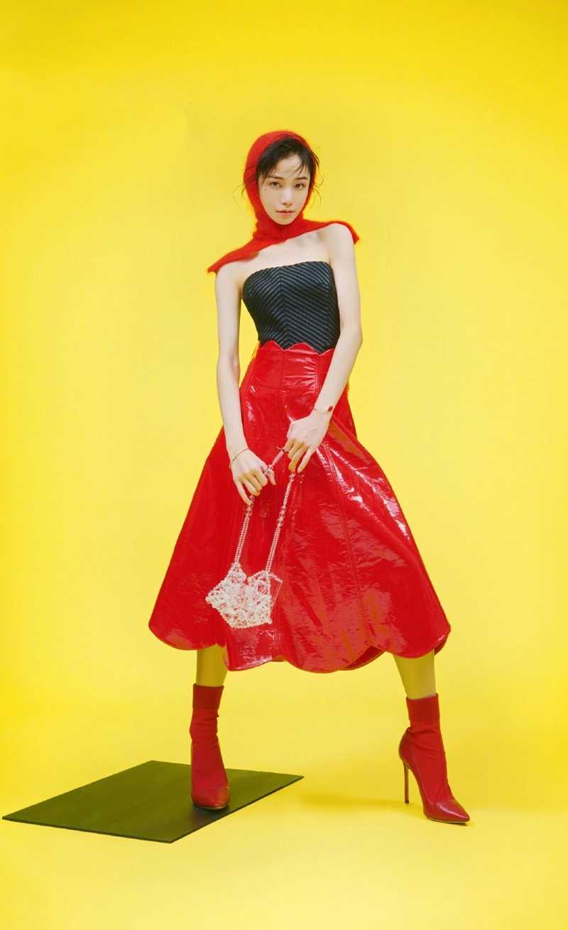 帅气时尚女王姜梓西服迷人明星美女图片