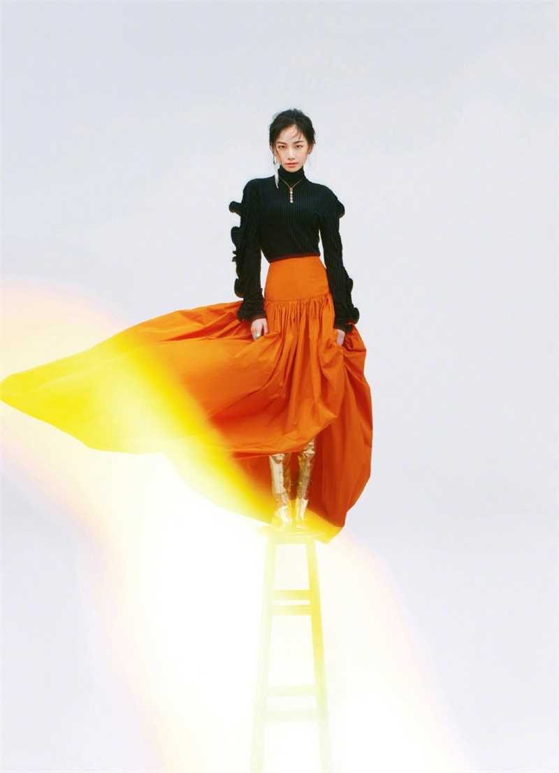 帅气时尚女王姜梓西服迷人明星美女图片