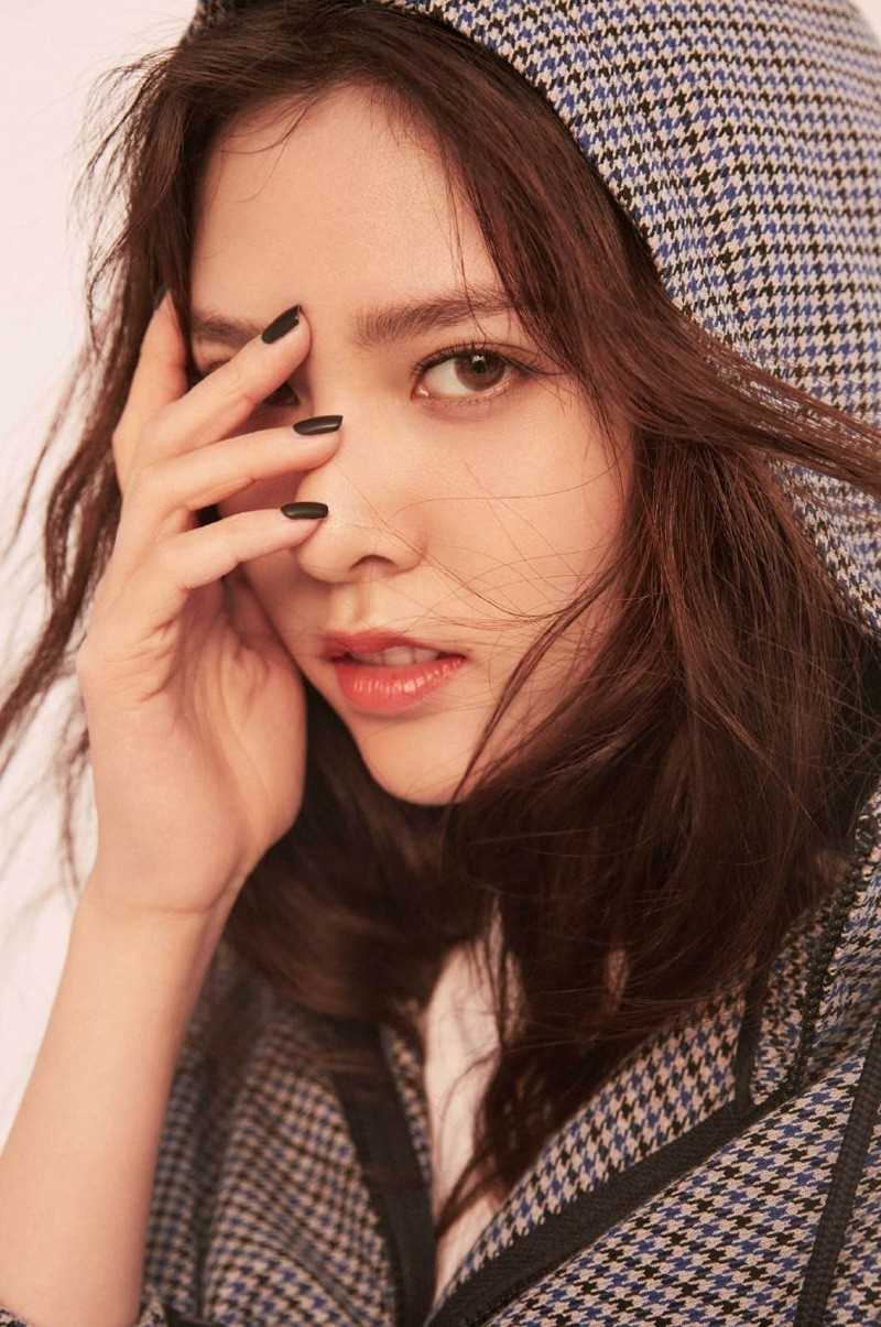 高清宋妍霏时尚碎花裙性感迷人长发美女妖娆图集