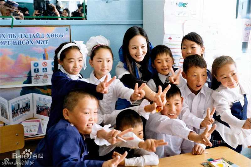 张钧甯(Ning Chang)出席公益活动图册