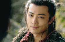 精选肖战在《狼殿下》疾冲中的图册