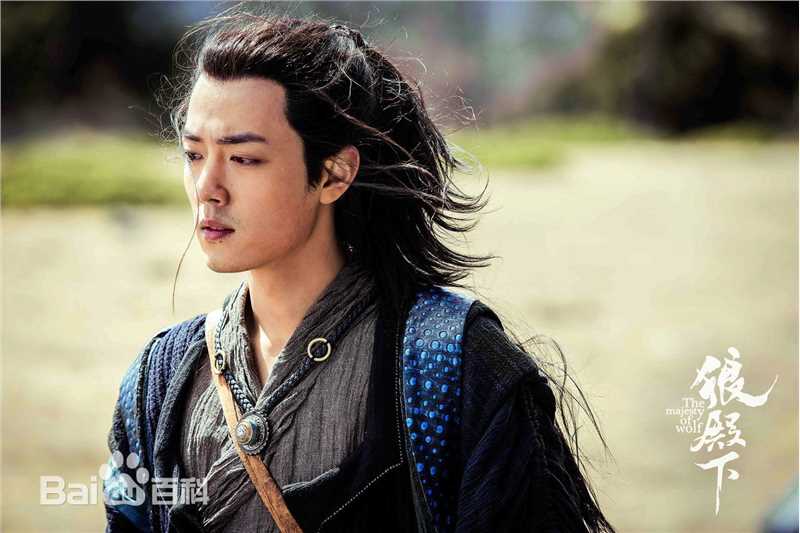 精选肖战在《狼殿下》疾冲中的图册